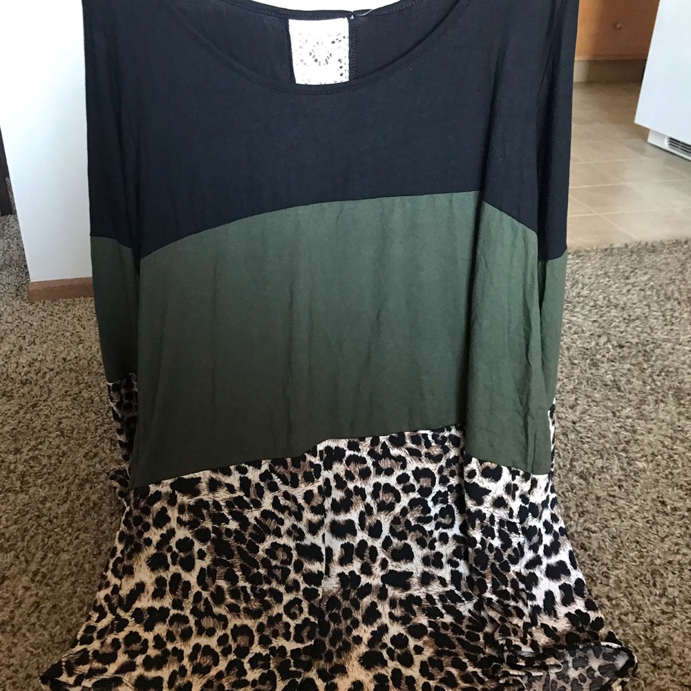 Plus size leopard color block tunic